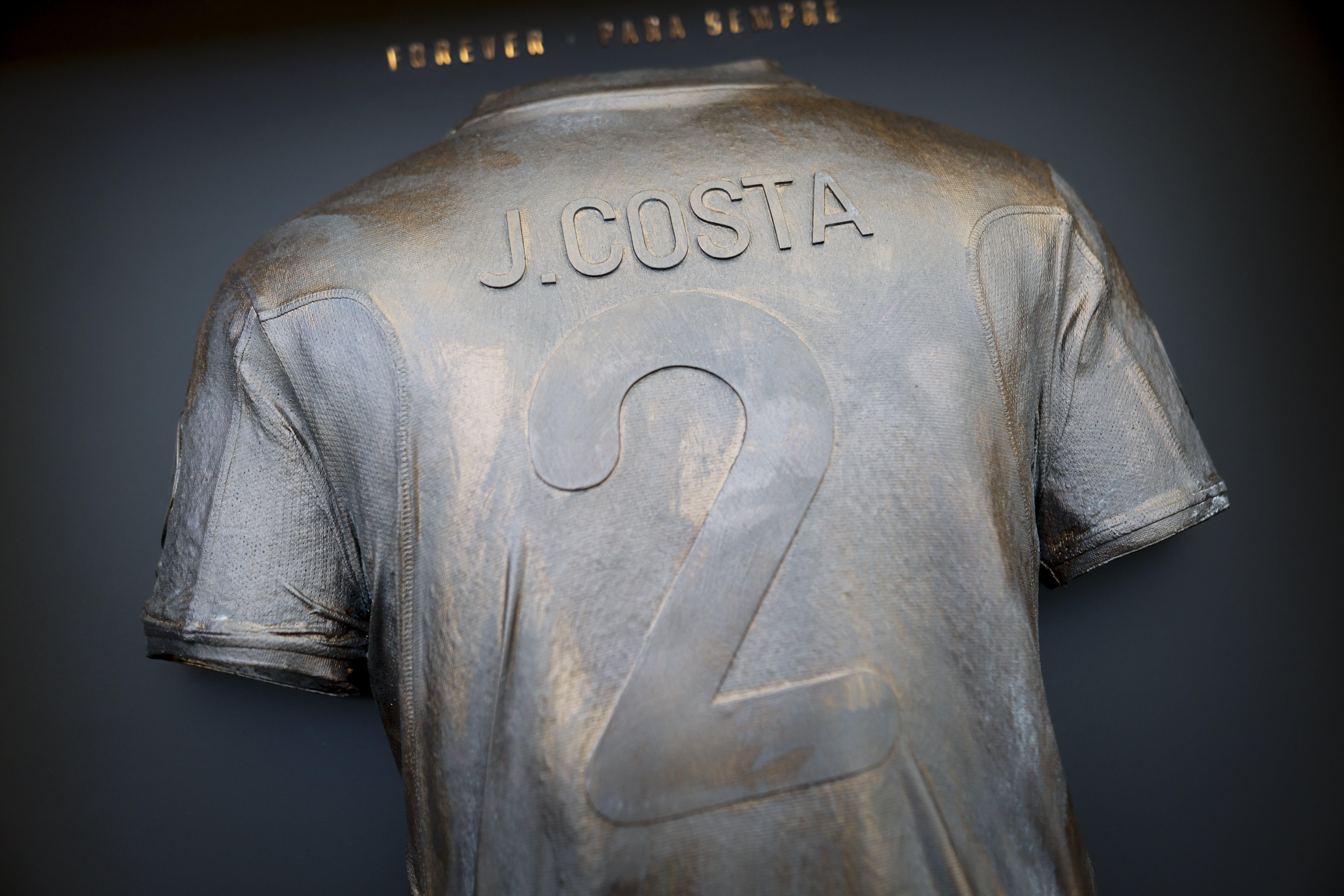 开云官网-缅怀，葡萄牙足协为若塔和波尔图已故功勋若热-科斯塔立雕像