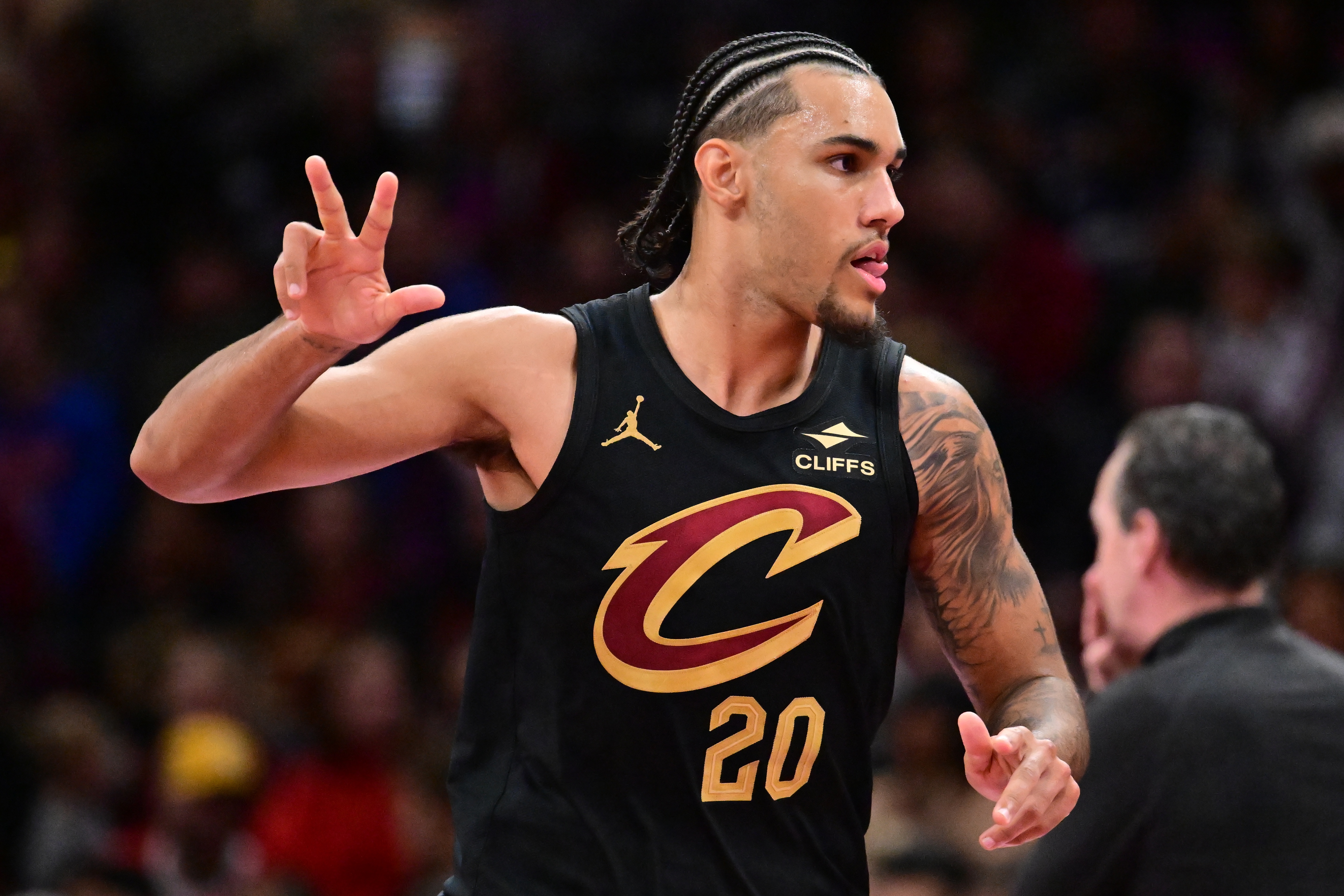 开云体育app-平生涯得分纪录！泰森篮下抛投再中 三节不到已经31分