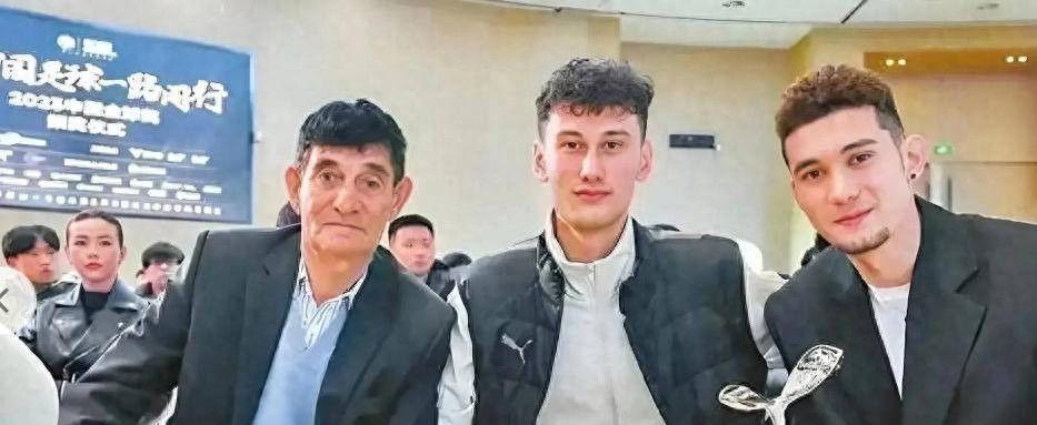 开云体育app-拜合拉木哥哥：捡瓶子卖苞米，放